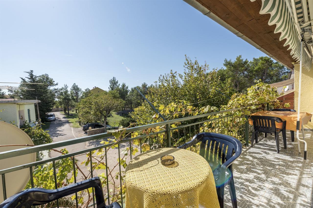 Apartments And Rooms Dragica Starigrad Paklenica Exterior photo